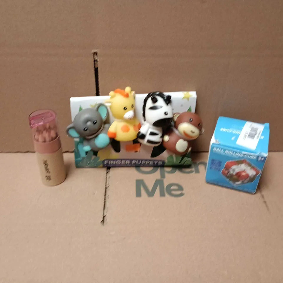 LARGE QUANTITY OF ASSORTED TOYS AND GAMES TO INCLUDE - CRAYONS, FINGER PUPPETS & PUZZLE CUBE ETC 