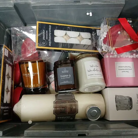APPROXIMATELY 10 ASSORTED CANDLES ITEMS TO INCLUDE - TEA LIGHTS, LIP CANDLE, AND CHAPNEYS AWAKEN ETC. 