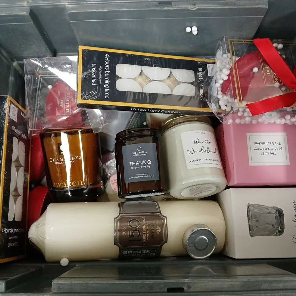 APPROXIMATELY 10 ASSORTED CANDLES ITEMS TO INCLUDE - TEA LIGHTS, LIP CANDLE, AND CHAPNEYS AWAKEN ETC. 