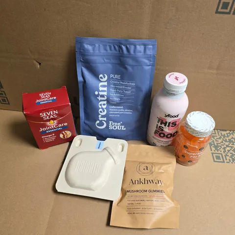 APPROXIMATELY 15 ASSORTED VITAMIN/HEALTH AID PRODUCTS TO INCLUDE FREE SOUL CREATINE, HEIGHTS MAGNESIUM, ANKHWAY MUSHROOM GUMMIES, ETC - COLLECTION ONLY