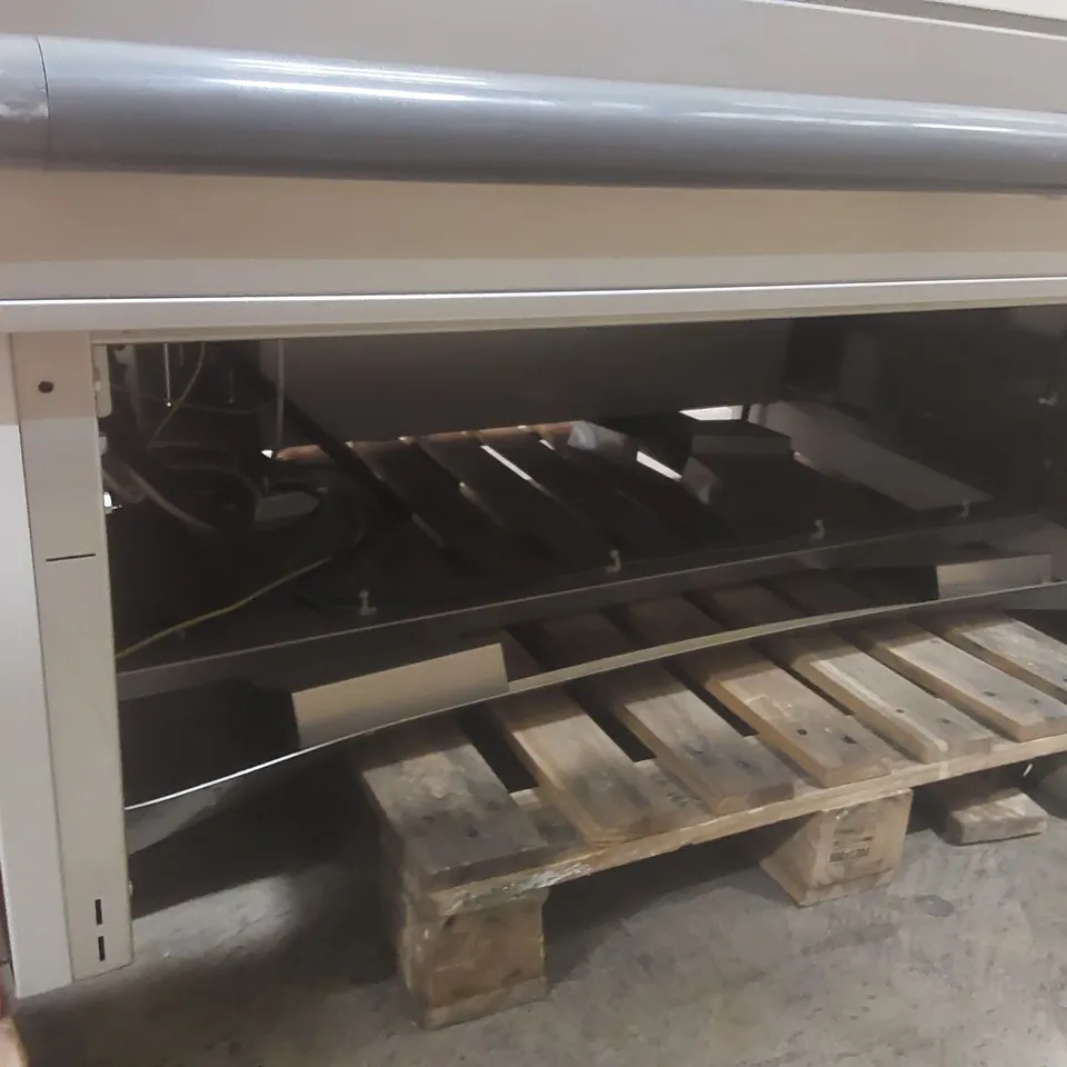COMMERCIAL FOOD DISPLAY COUNTER