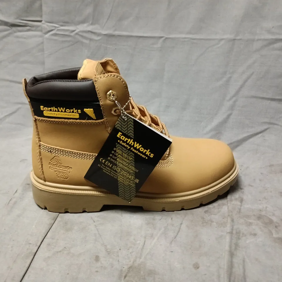 EARTHWORKS SAFETY BOOTS – TAN LEATHER, BLACK COLLAR (MEN) - UK 8