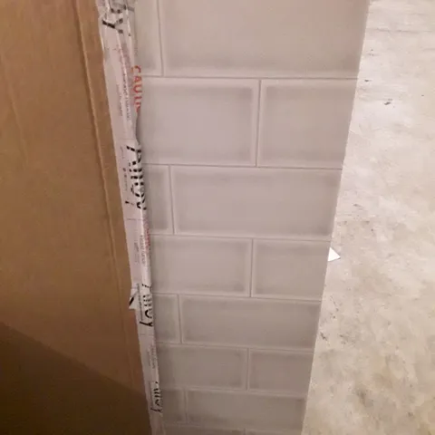 BOXED WHITE CRACKLE TILE SPLASHED 900Γ800MM