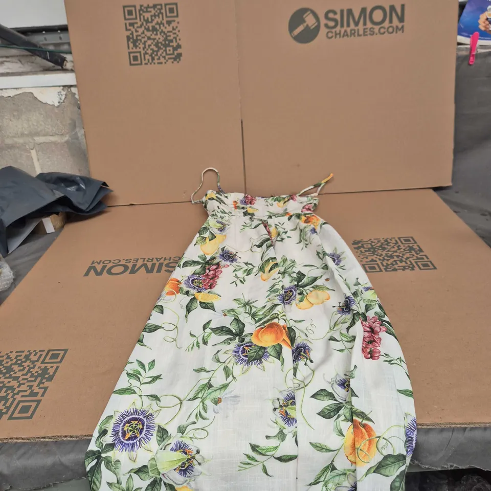 BOX OF APPROXIMATELY 25 ASSORTED CLOTHING TO INCLUDE: H&M FLORAL DRESS