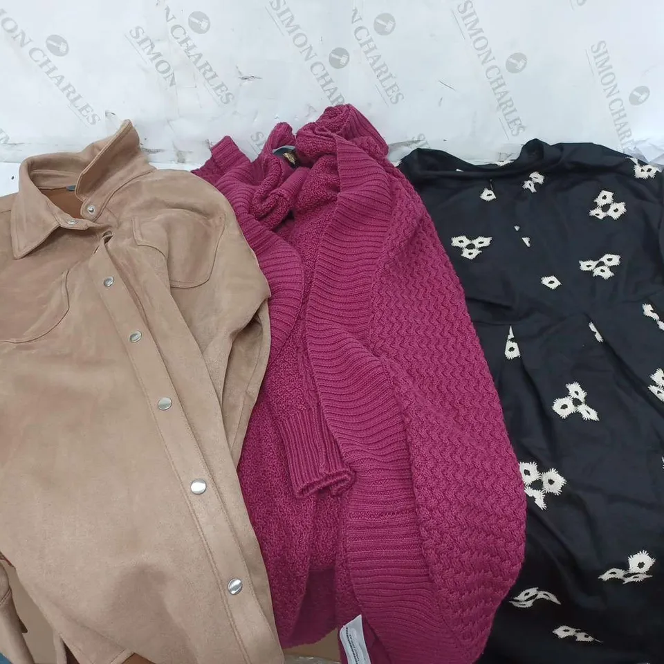 LARGE QUANTITY OF ASSORTED CLOTHING TO INCLUDE CARDIGANS, DRESSES, ETC