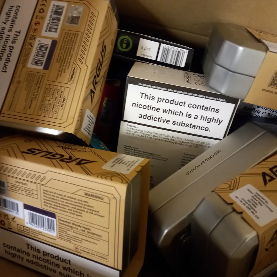 APPROXIMATELY 20 ASSORTED BOXED VAPING PRODUCTS TO INCLUDE VOOPOO ARGUS GT II KIT, INNOKIN ADEPT ZLIDE, RINCOE JELLYBOX 228W MOD ETC.