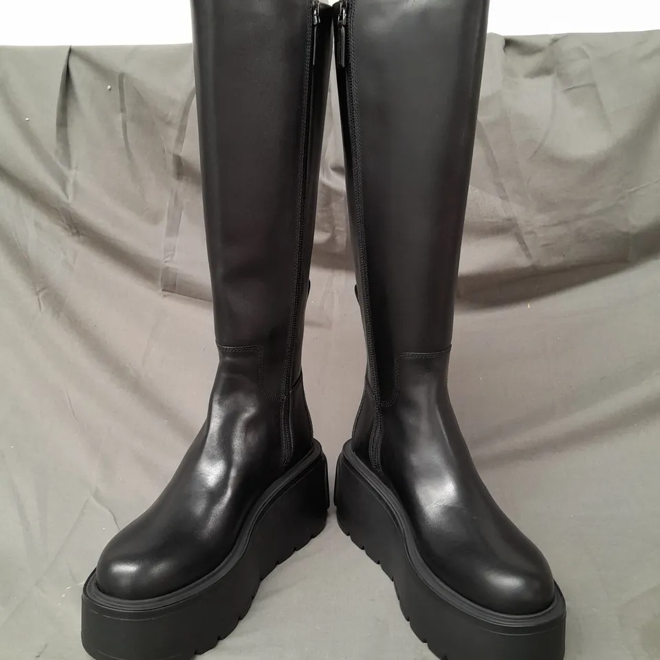 BOXED PAIR OF VALENTINO BEATLE PLATFORM KNEE-HIGH BOOTS IN BLACK SIZE 5