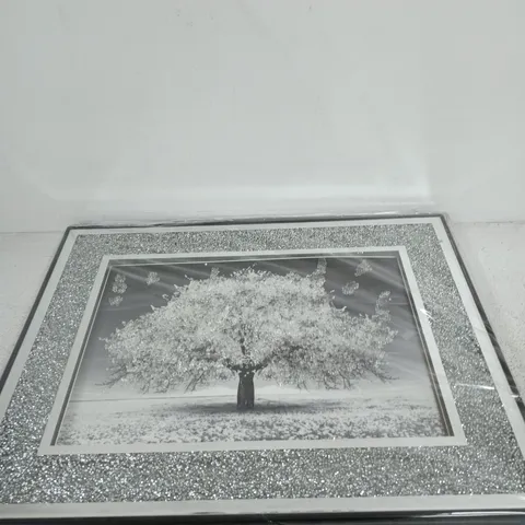 BLACK-AND-WHITE TREE IN SNOWY LANDSCAPE – FRAMED PRINT WITH GLITTER BORDER