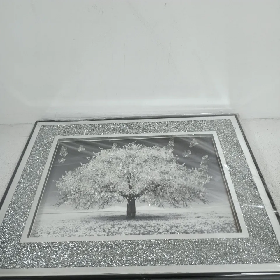 BLACK-AND-WHITE TREE IN SNOWY LANDSCAPE – FRAMED PRINT WITH GLITTER BORDER