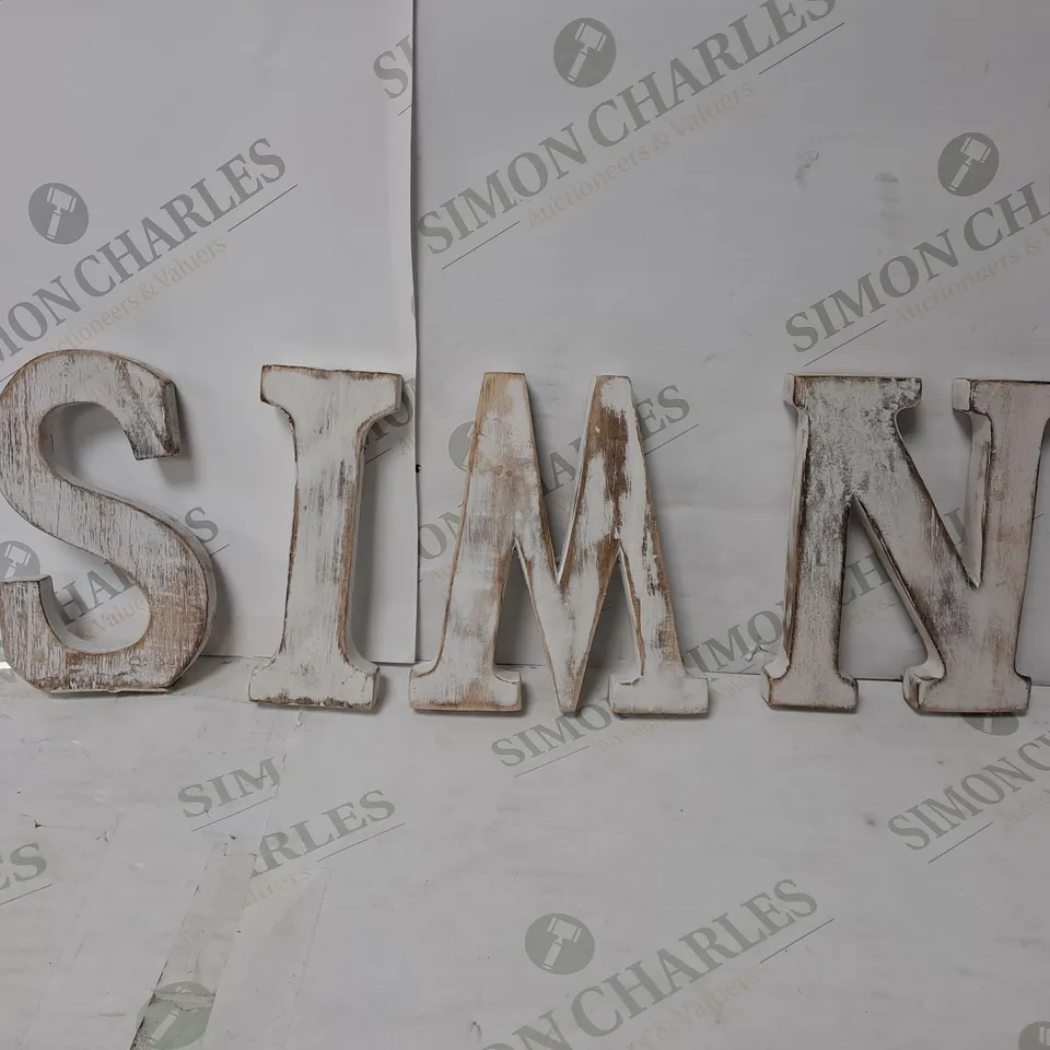 LARGE QUANTITY OF ASSORTED SHABBY CHIC ALPHABET LETTERS 