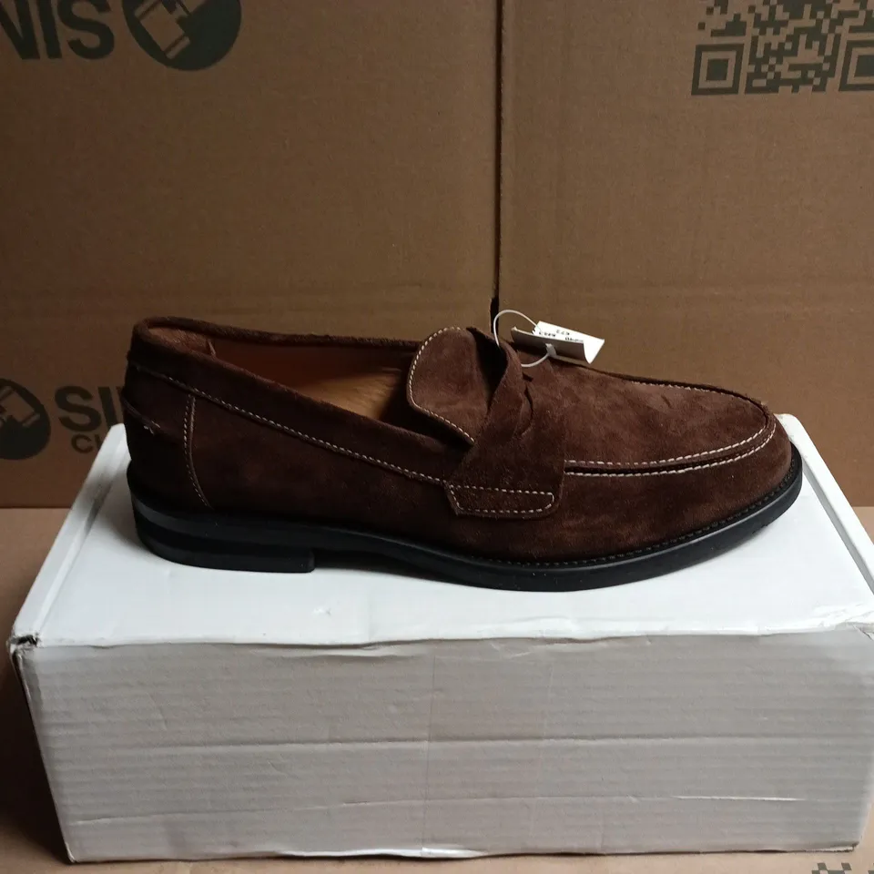 BOXED PAIR OF DUKE & DEXTER BROWN SUEDE LOAFERS - 10