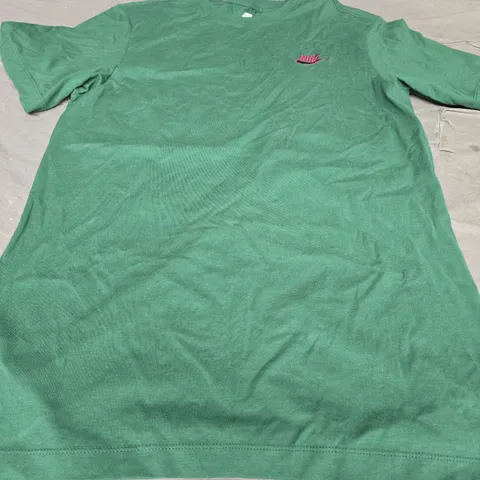 NIKE LOGO T-SHIRT, GREEN/PINK - UK SIZE S