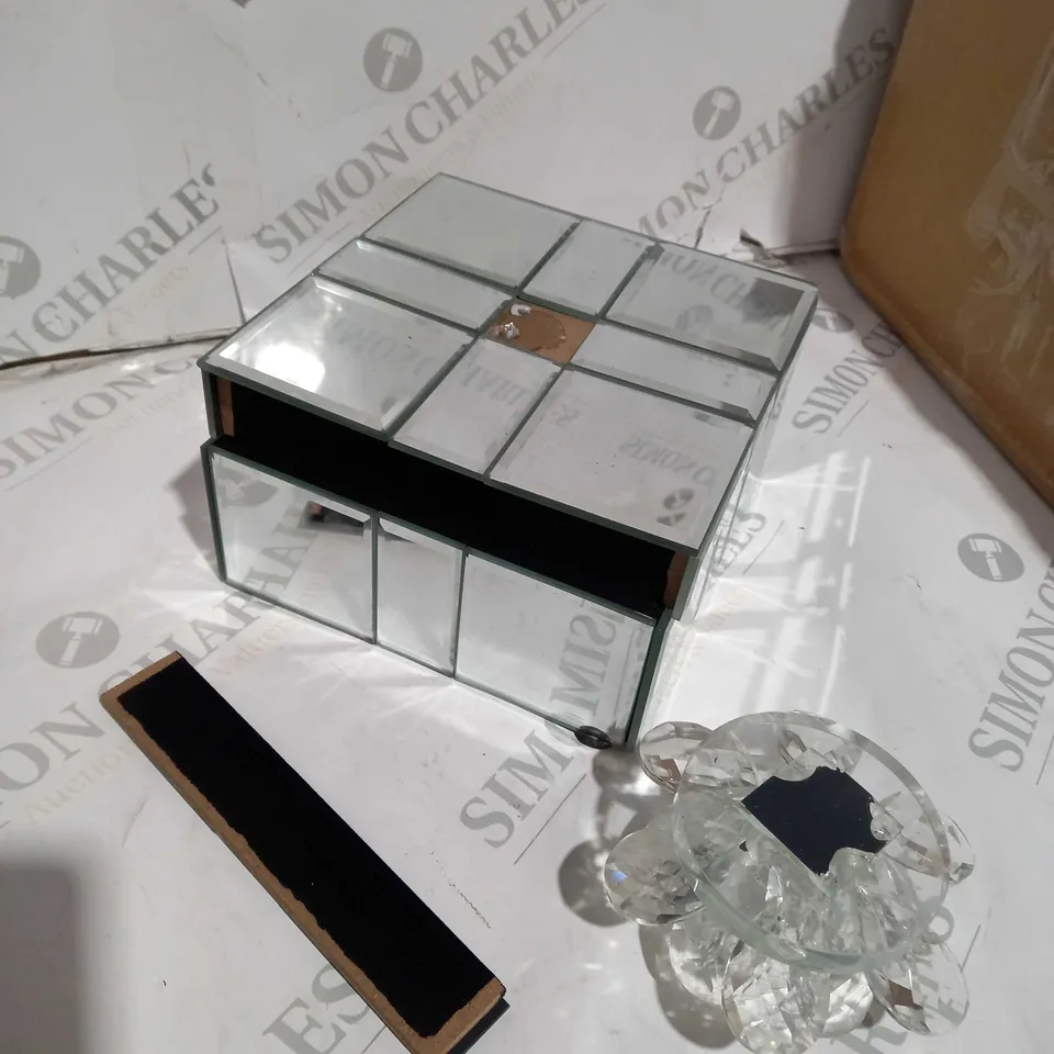 BOXED JM FLOWER  JEWLERY BOX - SILVER