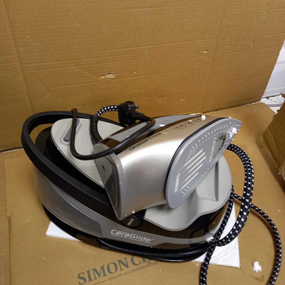 TOWER CERAGLIDE 2700W STEAM GENERATOR IRON