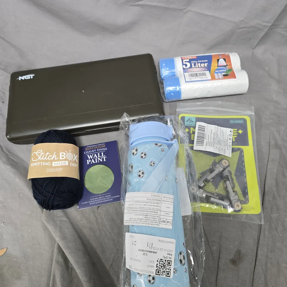 APPROXIMATELY 20 ASSORTED HOUSEHOLD ITEMS TO INCLUDE BIN BAGS, WALL PAINT, DRINKS BOTTLE ETC 