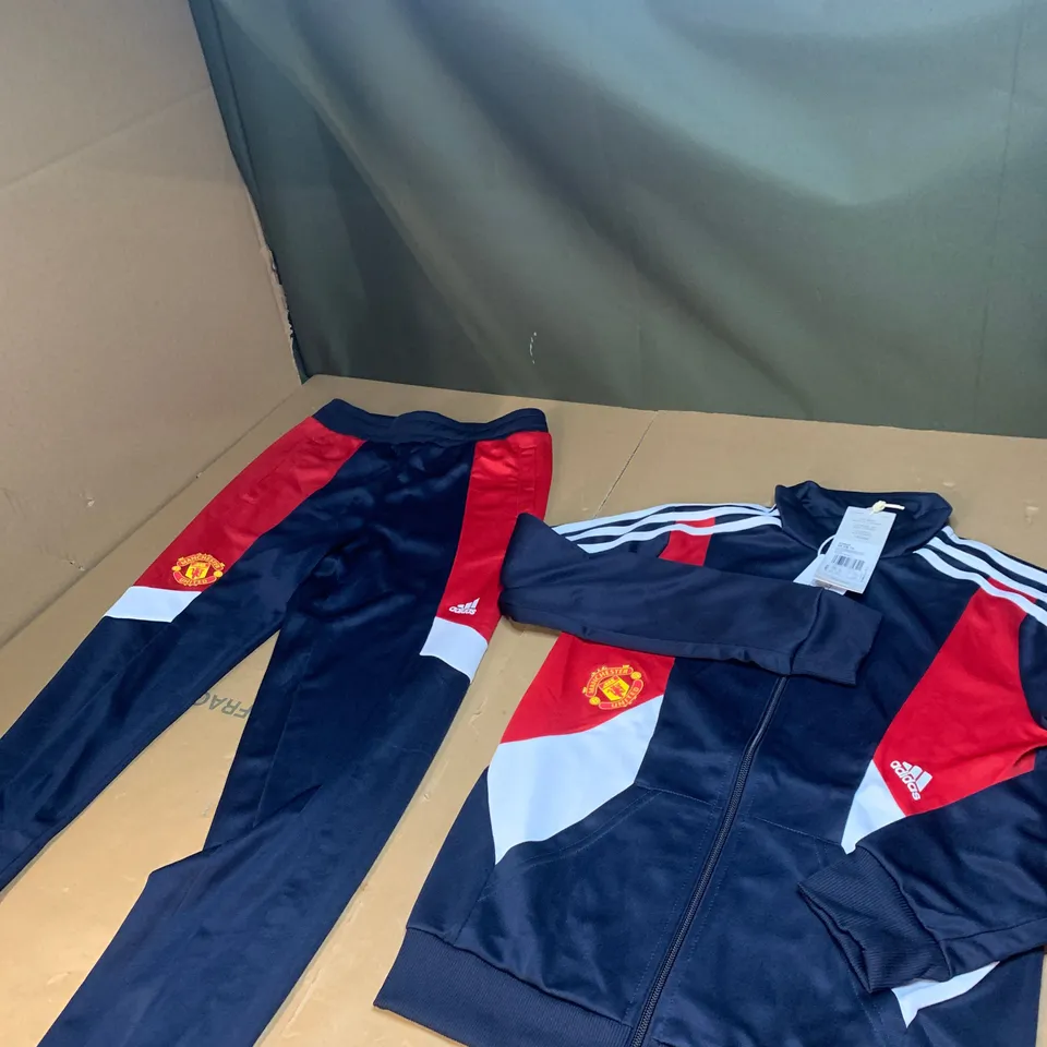 Kids Manchester United tracksuit size 9-10 years