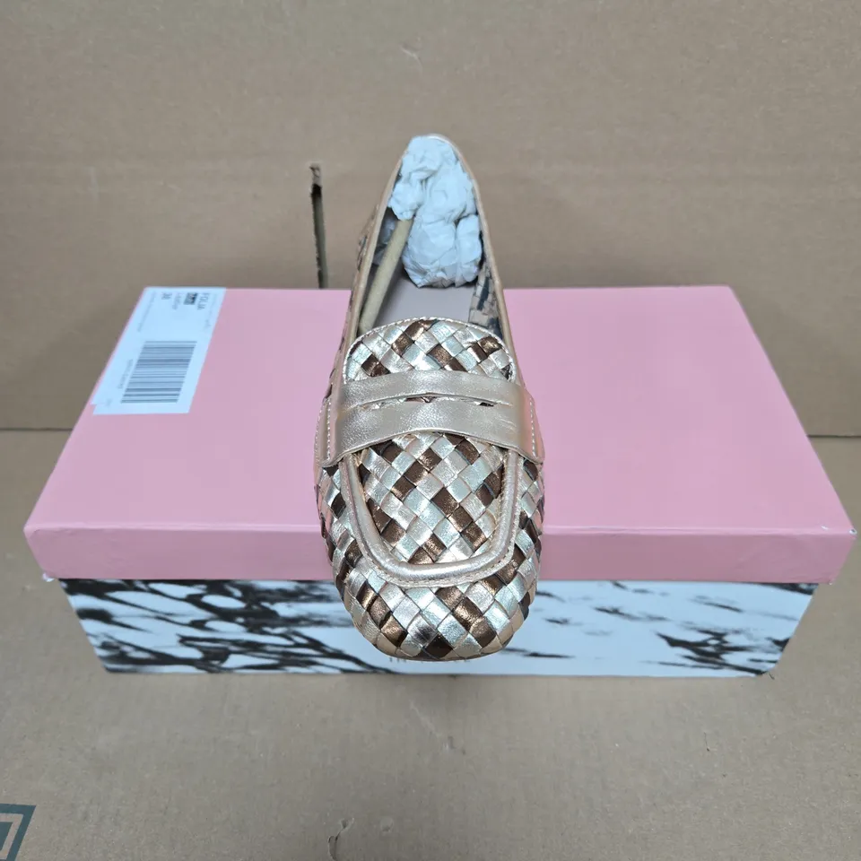 MODA IN PELLE FOLIA WOVEN LOAFER SIZE 5
