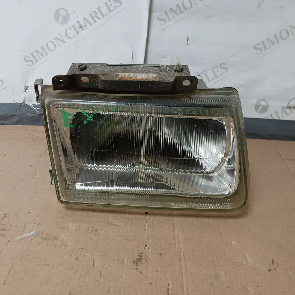 1994 VW POLO HEADLIGHT ASSEMBLIES 