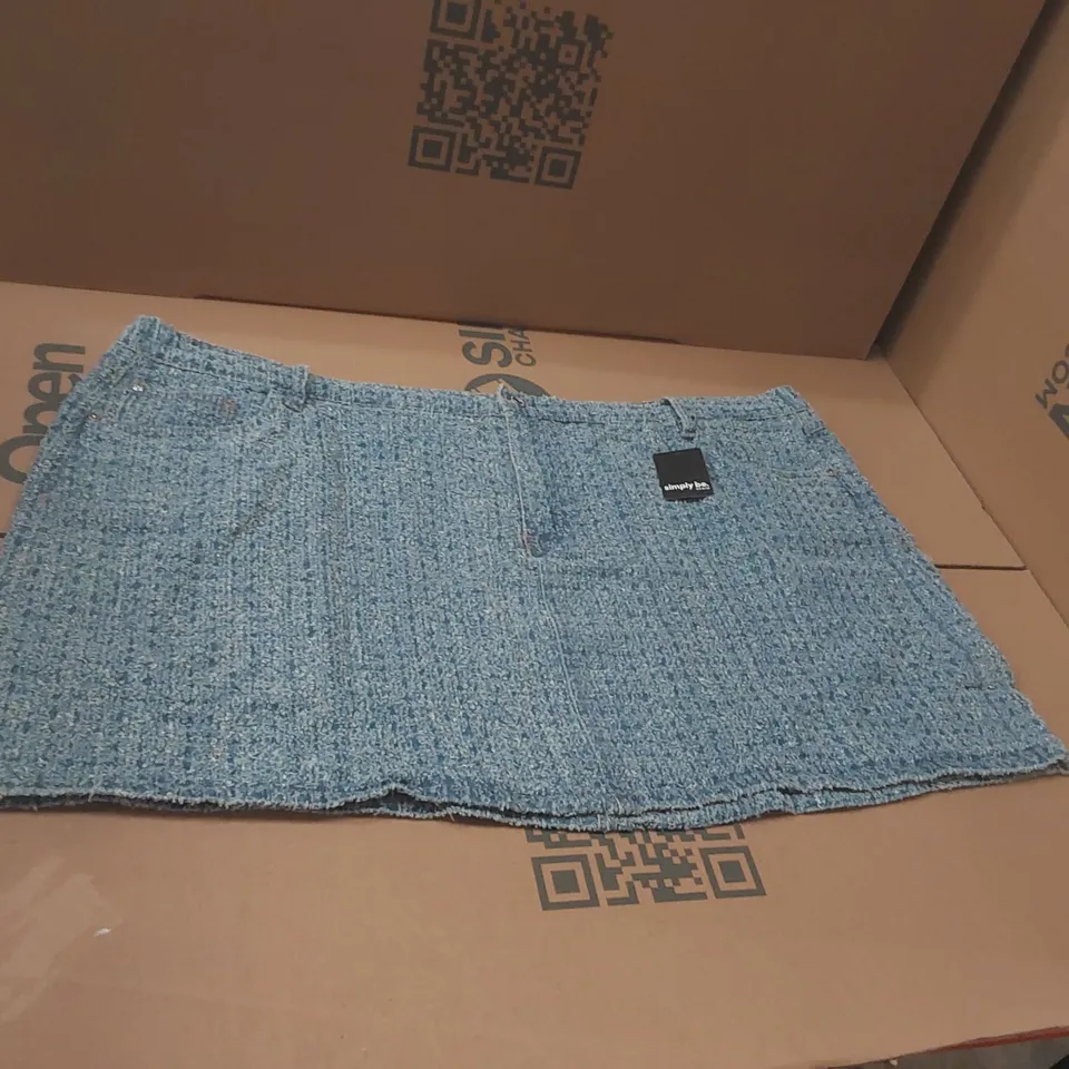 BOX CONTAINING APPROXIMATELY 8x BRAND NEW SIMPLY BE MID BLUE DENIM SKIRTS - SIZE 30