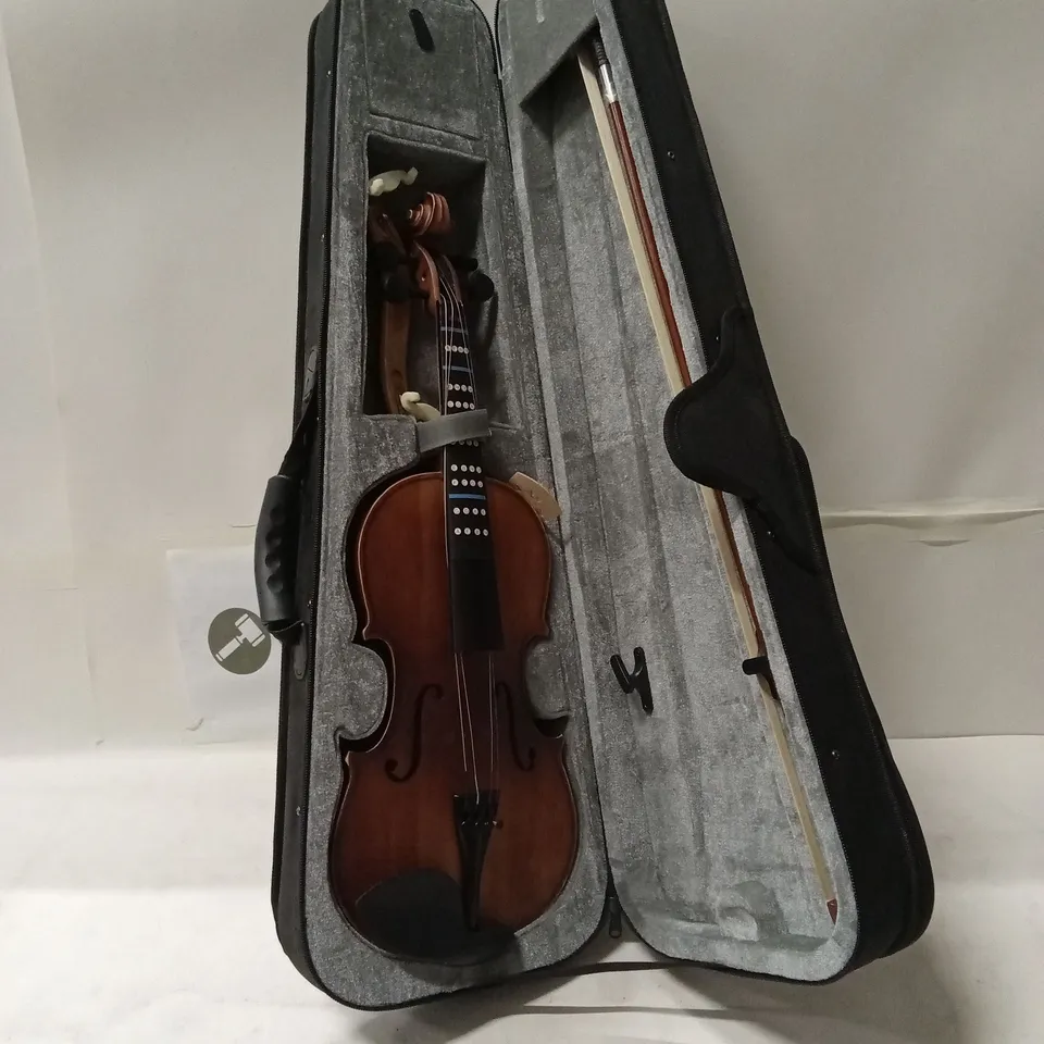 SONICAKE VIOLIN 4/4 WITH BOW IN CASE