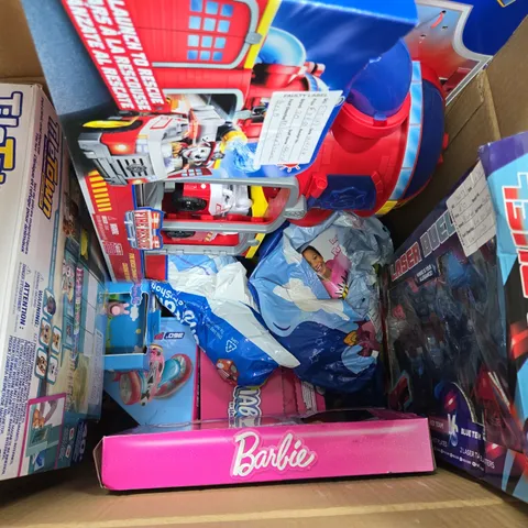 APPROXIMATELY 10 ASSORTED TOYS & GAMES PRODUCTS TO INCLUDE PAW PATROL FIRE RESCUE SET, LASER DUEL SET, BARBIE DOLL, ETC