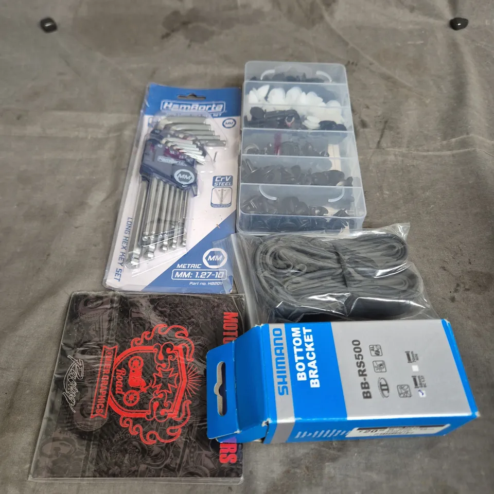 TOTE OF APPROXIMATELY. 15 ASSORTED CAR ITEMS TO INCLUDE TOOL KITS , BRACKETS AND CAR CLEANING BRUSHES 