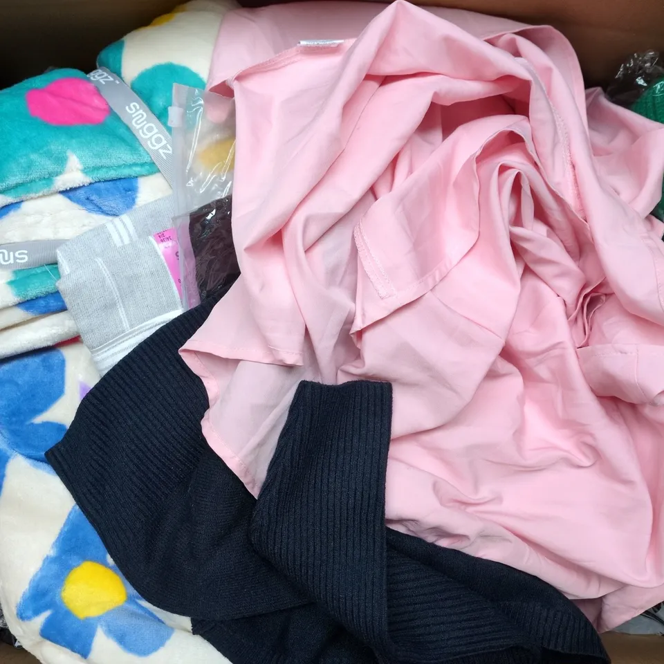 APPROXIMATELY 30 ASSORTED CLOTHING ITEMS IN VARIOUS SIZES, STYLES & COLOURS TO INCLUDE BRANDS SUCH AS PRIMARK, SNUGGLZ, BIGDUDE, ETC - COLLECTION ONLY