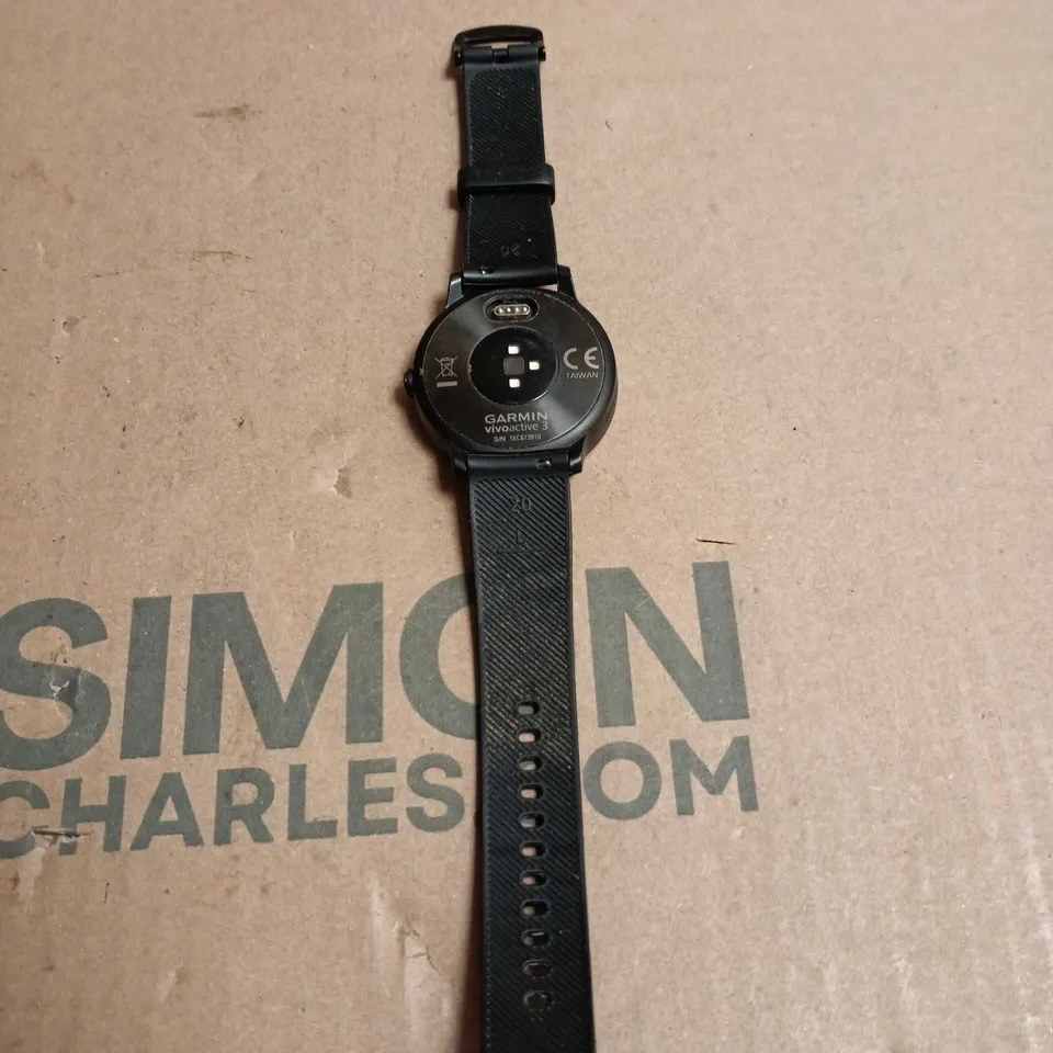 GARMIN VIVOCATIVE 3 WATCH IN BOX WITH CHARGE CABLE