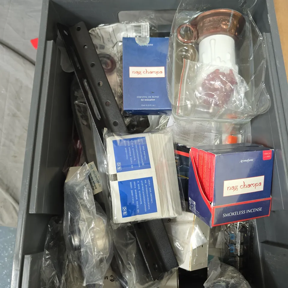 BOX OF APPROXIMATELY 15 ASSORTED ITEMS TO INCLUDE: FRANKINCENSE OIL