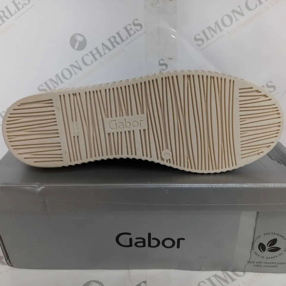 BOXED GABOR GAB31501 TRAINERS IN NAVY - EU 39