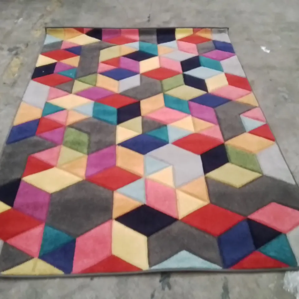 QUALITY DESIGNER AREA RUG - APPROXIMATELY 170X120CM