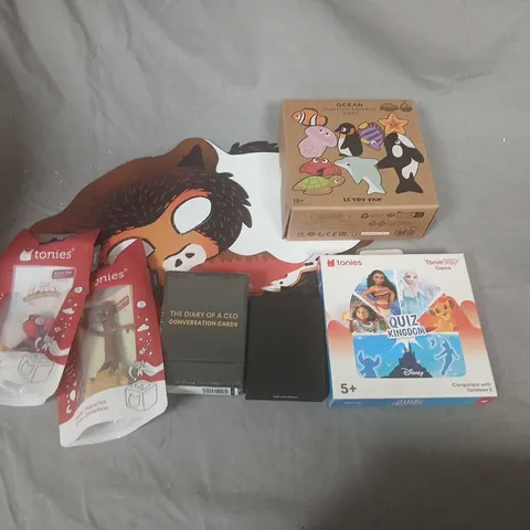 ASSORTED TOYS AND ACCESSSORIES TO INCLUDE; TONIES FIGURES BUNDLE + DISNEY QUIZ KINGDOM GAME AND ASSORTED ACCESSORIES (KIDS' TOYS BUNDLE)