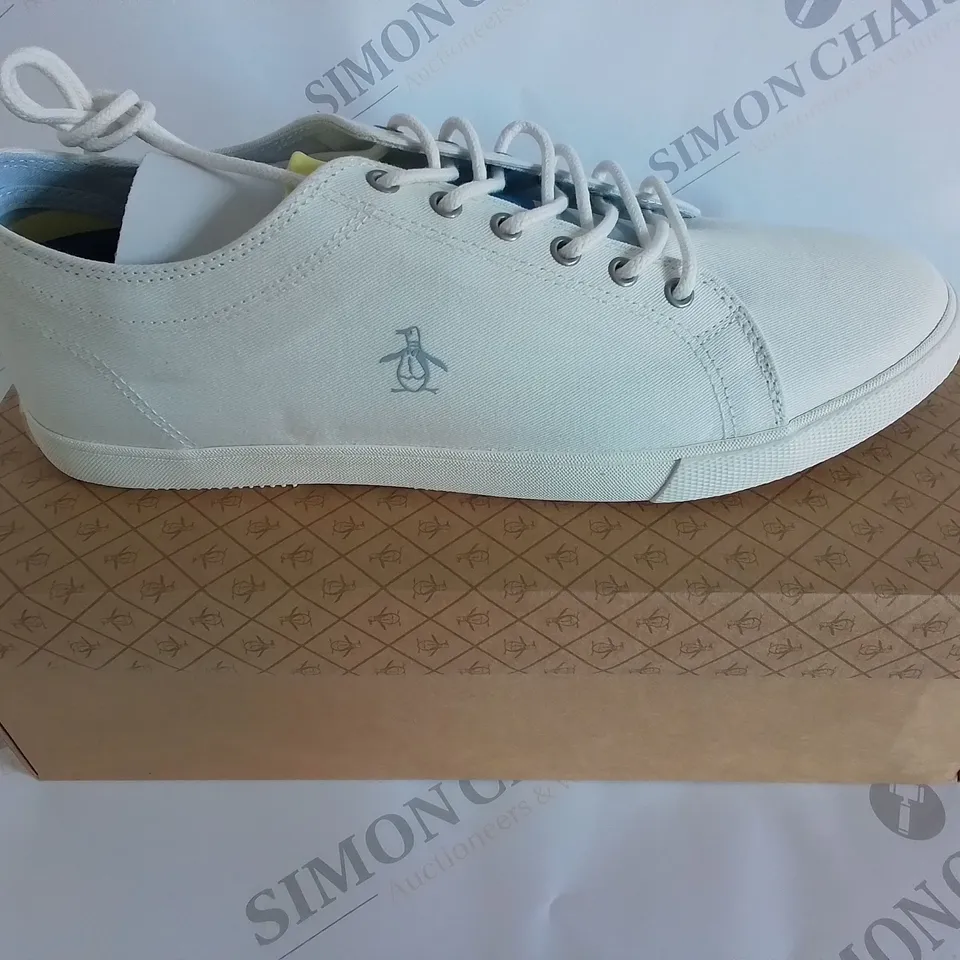 BRAND NEW BOXED PAIR OF SIZE 9 PENGUIN OFF-WHITE SHOES