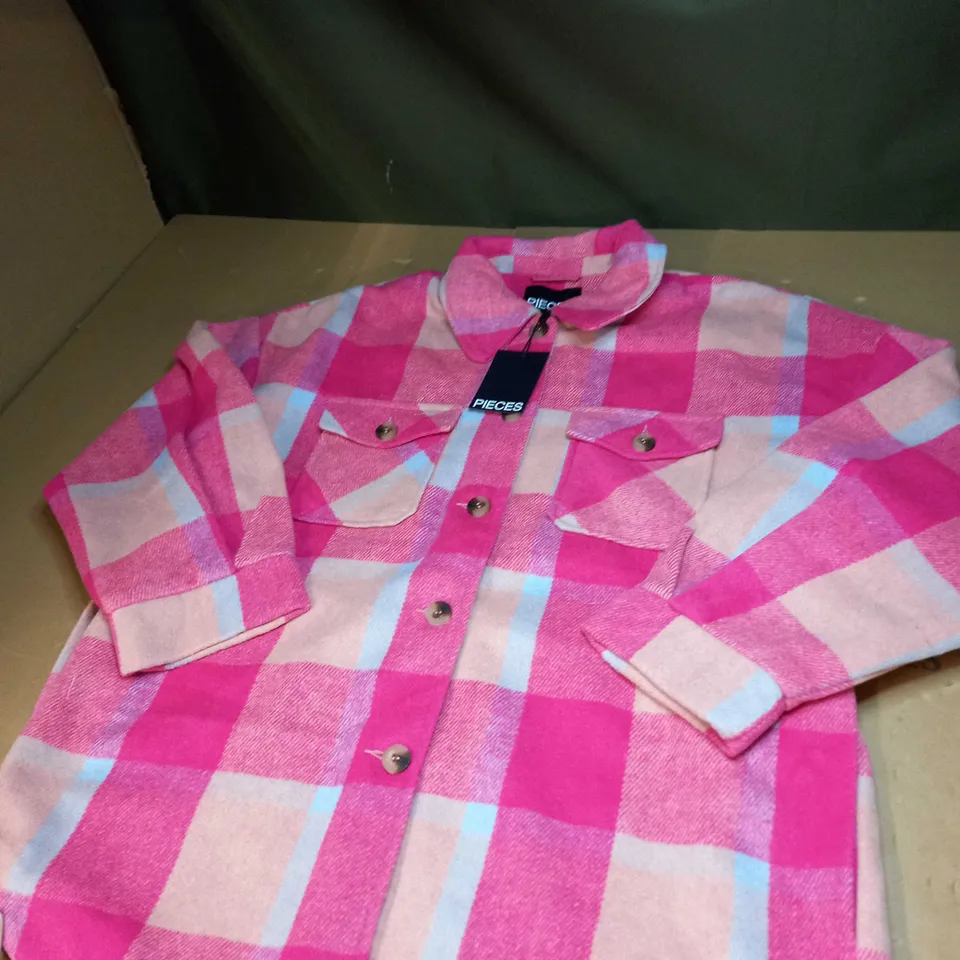 PIECES BELTED WAIST SHACKET IN PINK CHECK SIZE L