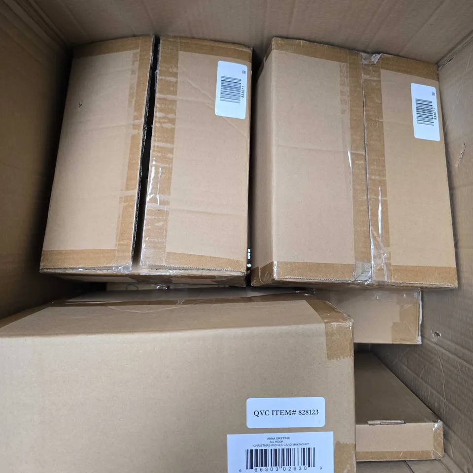 APPROXIMATELY 10 ASSORTED HOMEWARE PRODUCTS TO INCLUDE CHRISTMAS CARD MAKING SET, HOME DÉCOR ETC 