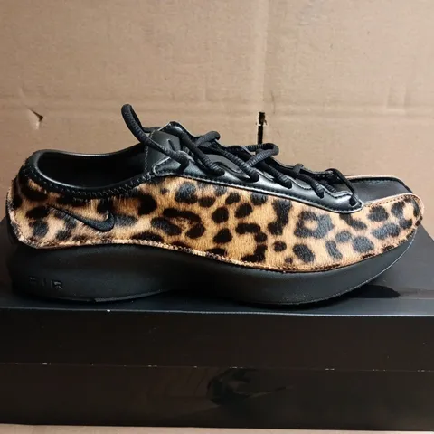 BOXED PAIR OF NIKE AIR SUPERFLY LX TRAINERS - WOMENS - UK SIZE 7