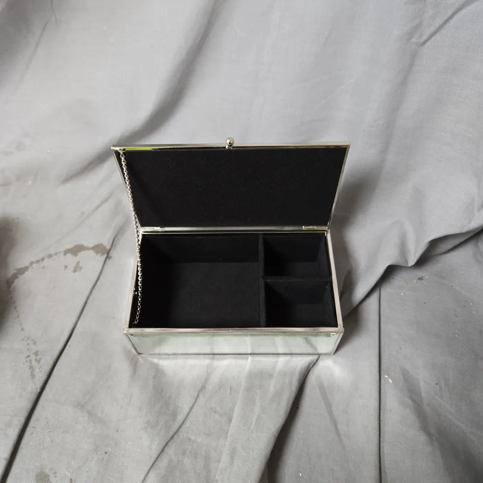 BOX OF APPROXIMATELY 20 ASSORTED HOUSEHOLD ITEMS INCLUDING MIRRORED JEWELLERY BOX , MULE SLIPPERS AND HIVE RADIATOR VALVE 