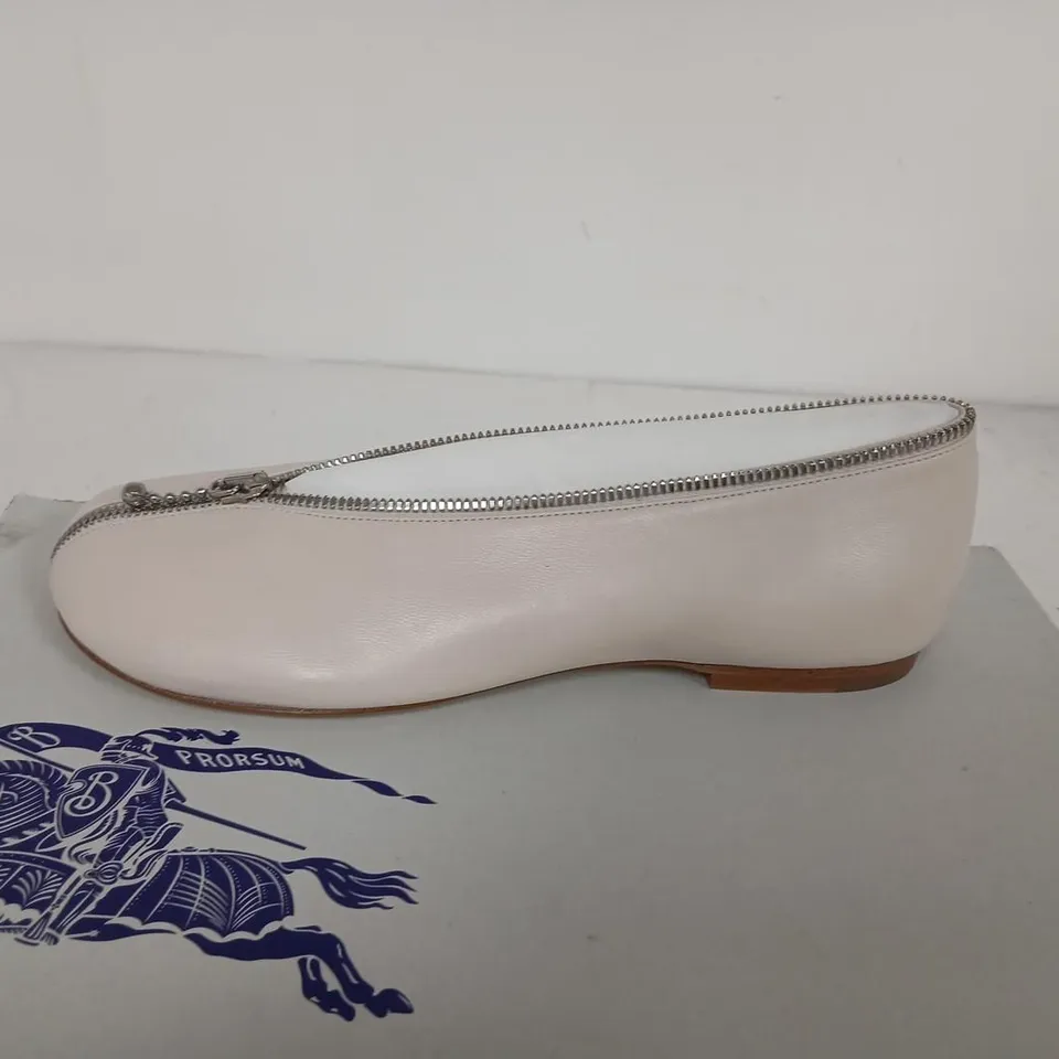BURBERRY LEATHER FLAT SHOES ON LEATHER SOLE – BEIGE, WOMEN’S UK 2 (EUR 35)