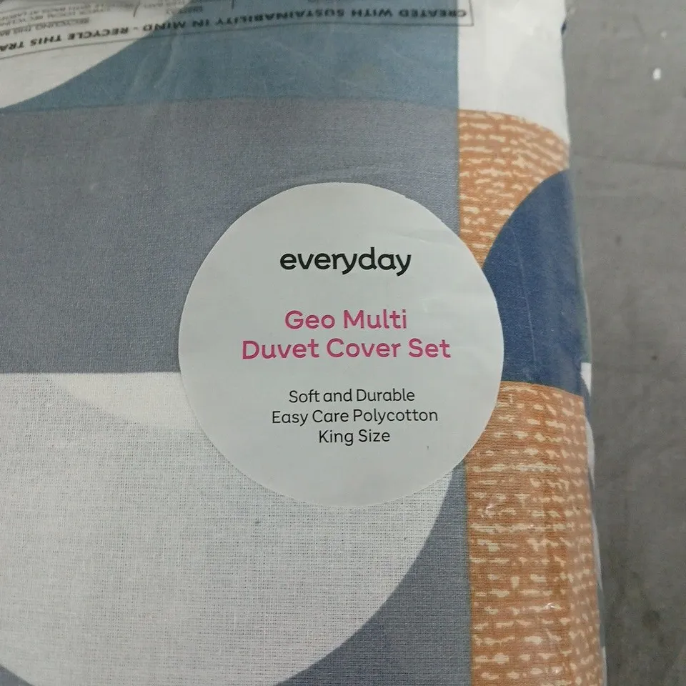 EVERYDAY GEO MULTI DUVET COVER SET – KING SIZE