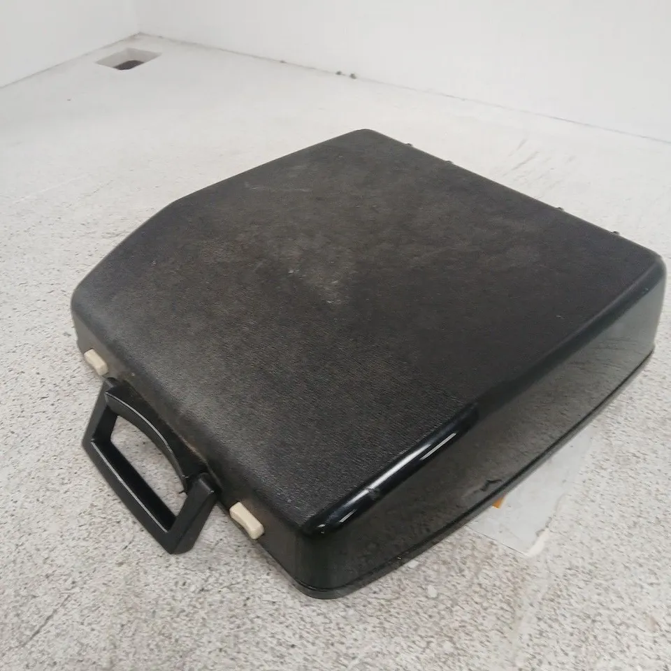 BROTHER DELUXE 800 TYPEWRITER – BEIGE, WITH CARRY CASE