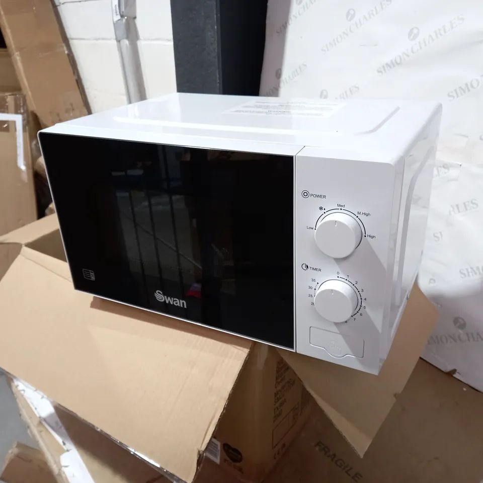 SWAN 700W MANUAL MICROWAVE RRP £108