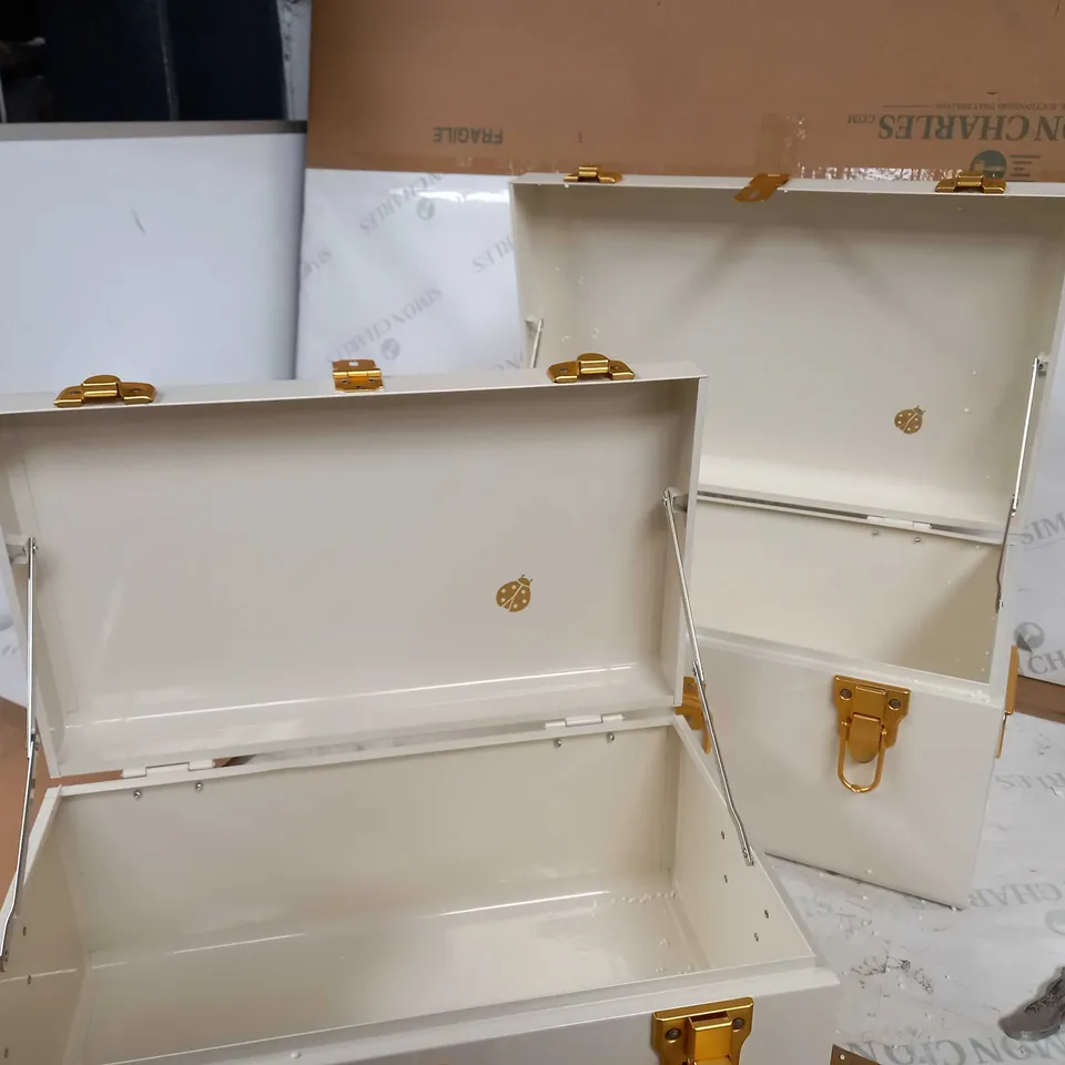 BOXED BUNDLEBERRY BY AMANDA HOLDEN SET OF TRUNKS CREAM