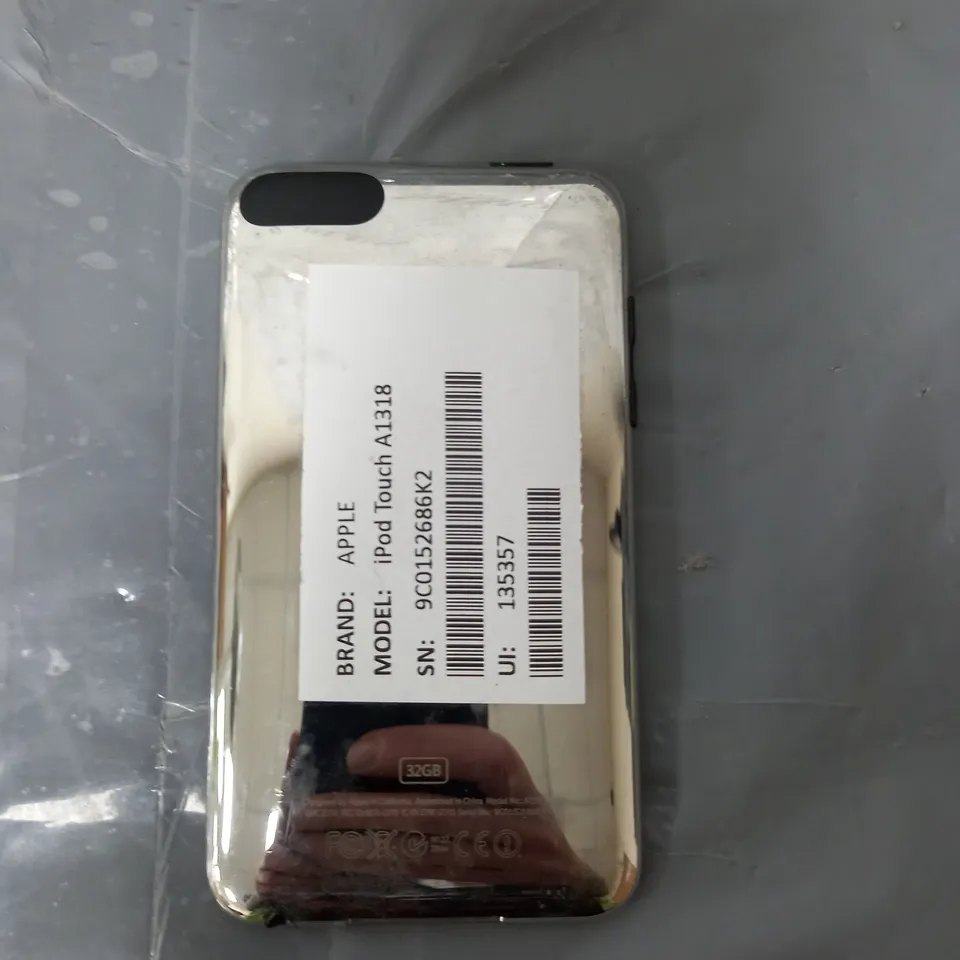 APPLE IPOD TOUCH SILVER A1318