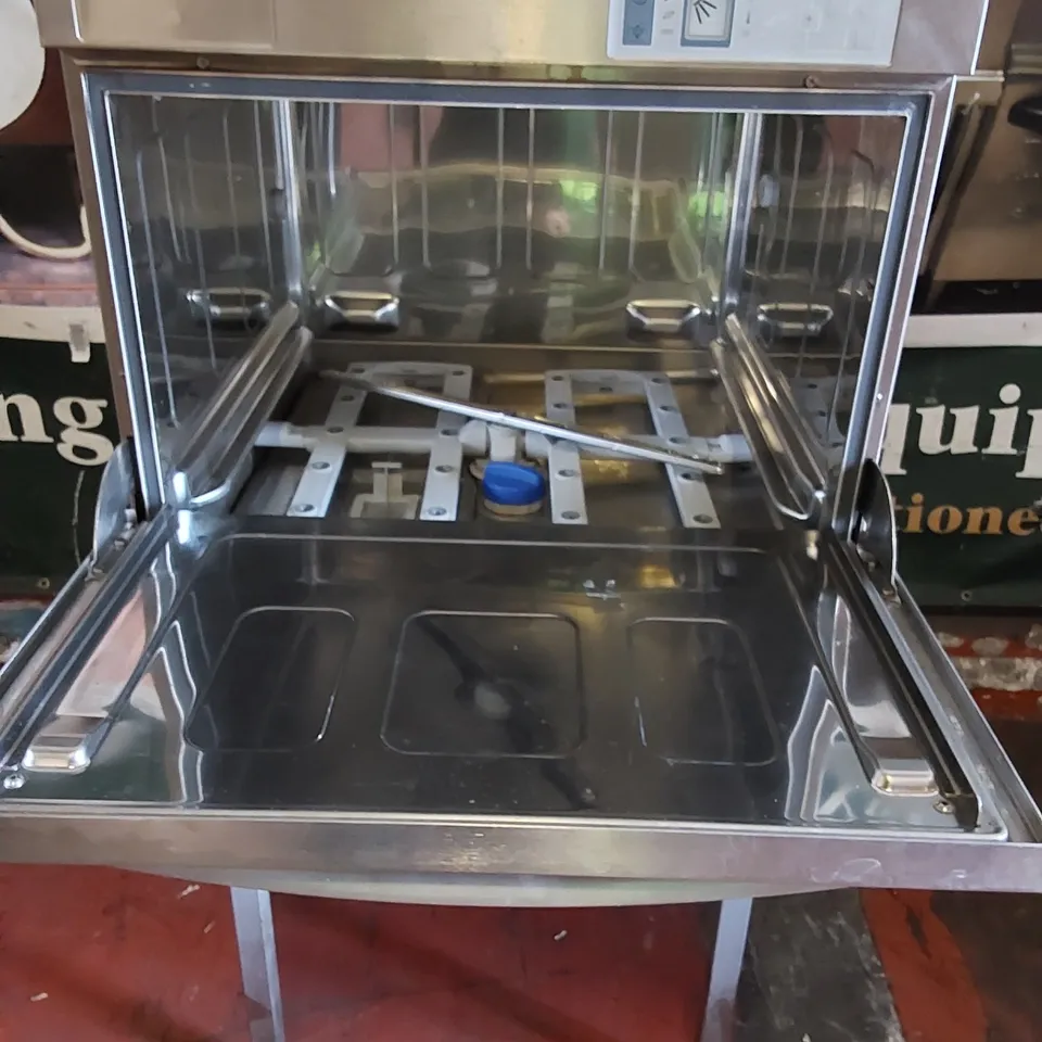 COMMERCIAL UTENSIL WASHER 