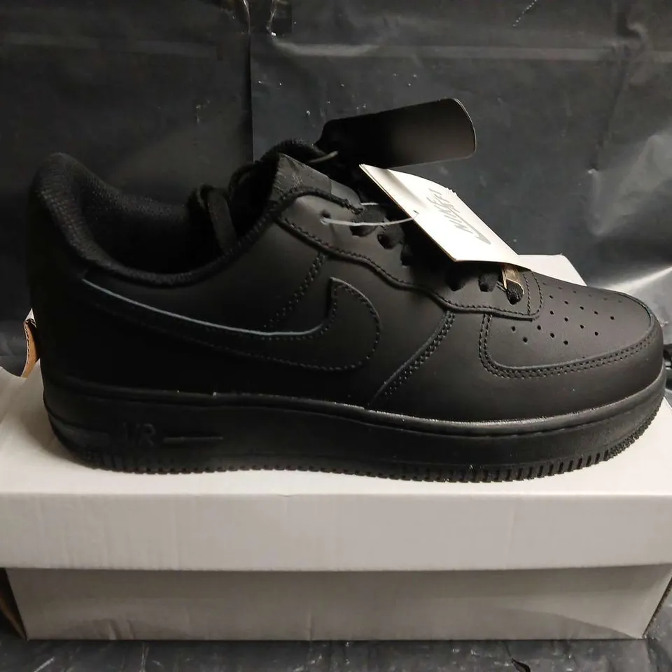 BOXED PAIR OF NIKE AIR BLACK LEATHER SNEAKER – MEN'S - UK SIZE 8.5