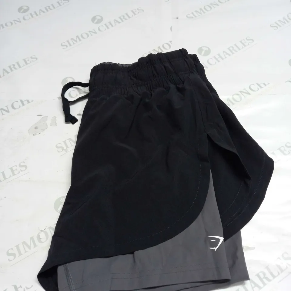 GYMSHARK TRAINING SHORTS SIZE M