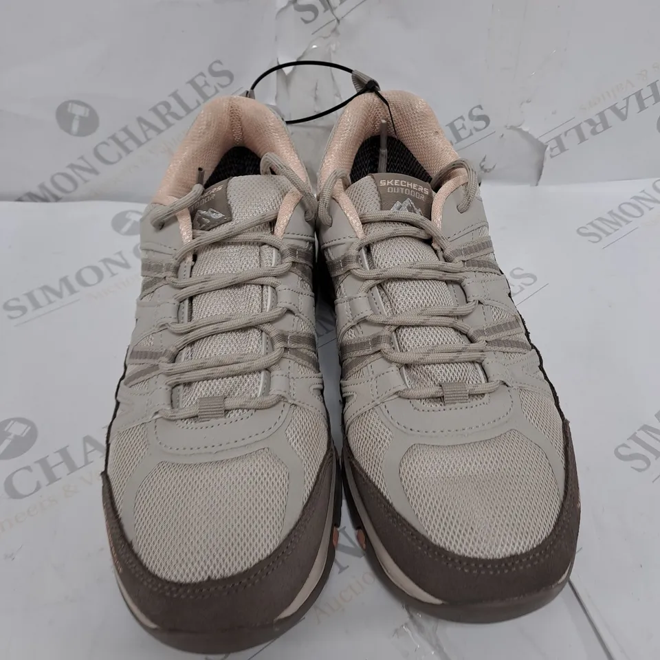 BOXED PAIR OF SKECHERS TREGO WATERPROOF HIKING BOOTS IN TAUPE - SIZE 5