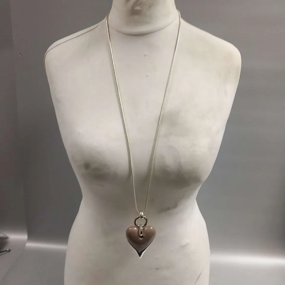 BRAND NEW BROWN PEPPER HANDBAGS HEART NECKLACE