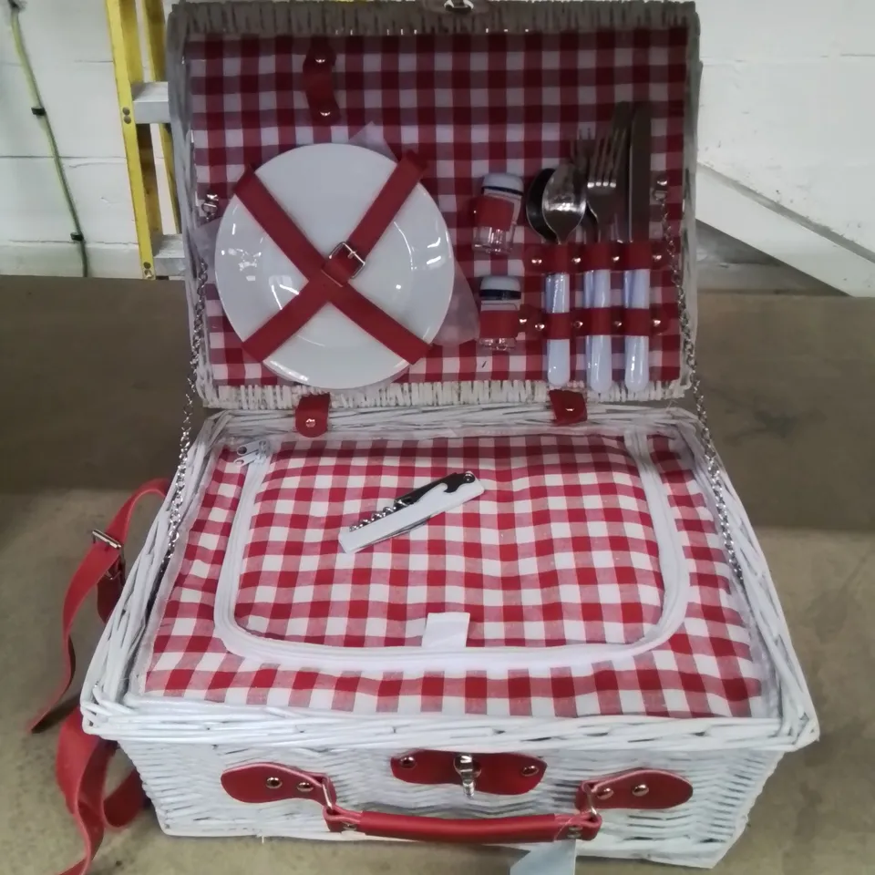 A STUNNING WICKER TRAVEL LUNCH PICNIC BASKET AND PICNIC BLANKET