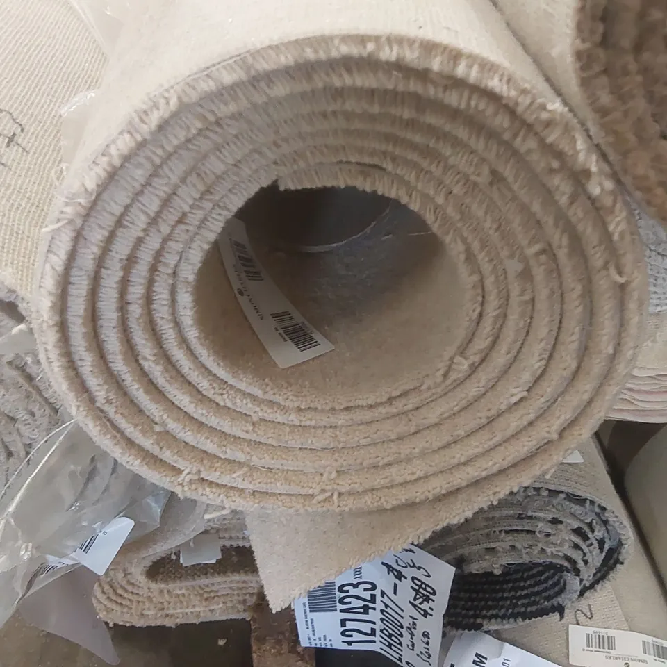 ROLL OF QUALITY LINGDALE ELITE MALHAM CARPET - APPROXIMATELY 5 x 4.04m